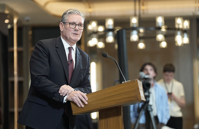 ستارمر يبدي استعداد بلاده للمشاركة بإعادة إعمار غزة