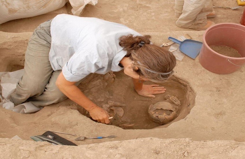 اكتشاف أرغفة خبز بيزنطية تحمل صورة المسيح في تركيا (فيديو)