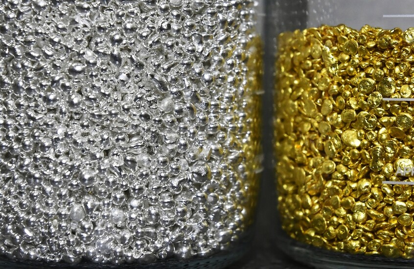 الذهب يرتفع إلى مستوى قياسي مع تصاعد التوترات التجارية بين الولايات المتحدة والصين