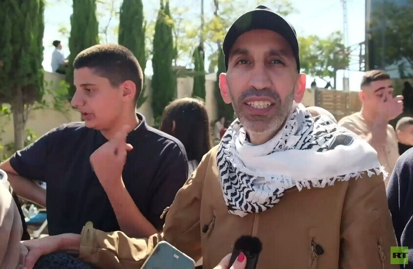 الكلمات الأولى لأسرى فلسطينيين محررين بعد وصولهم إلى رام الله