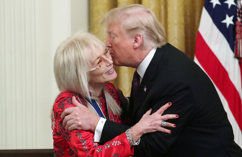 وراء الكواليس: الدور الخفي لـ "أغنى إمرأة في العالم" في سياسات ترامب في الشرق الأوسط