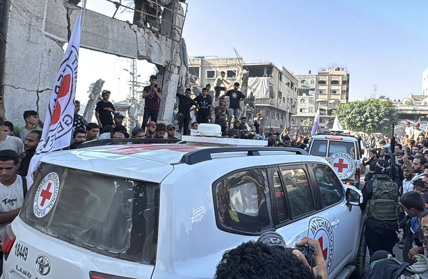 الجيش الإسرائيلي: ترافق قواتنا مع الشاباك 4 توابيت لأسرى إسرائيليين قتلى في طريقها إلى إسرائيل