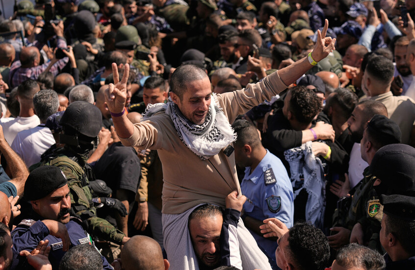 مشاهد تفطر القلوب للقاء أسرى فلسطينيين مع ذويهم (فيديوهات)