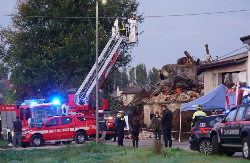 إيطاليا.. مقتل 3 شرطة بانفجار خلال عملية أمنية (فيديو)