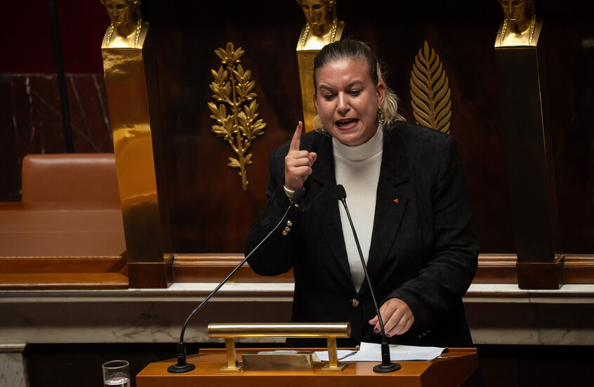 فرنسا.. اليسار يجدد مطالبته بعزل ماكرون