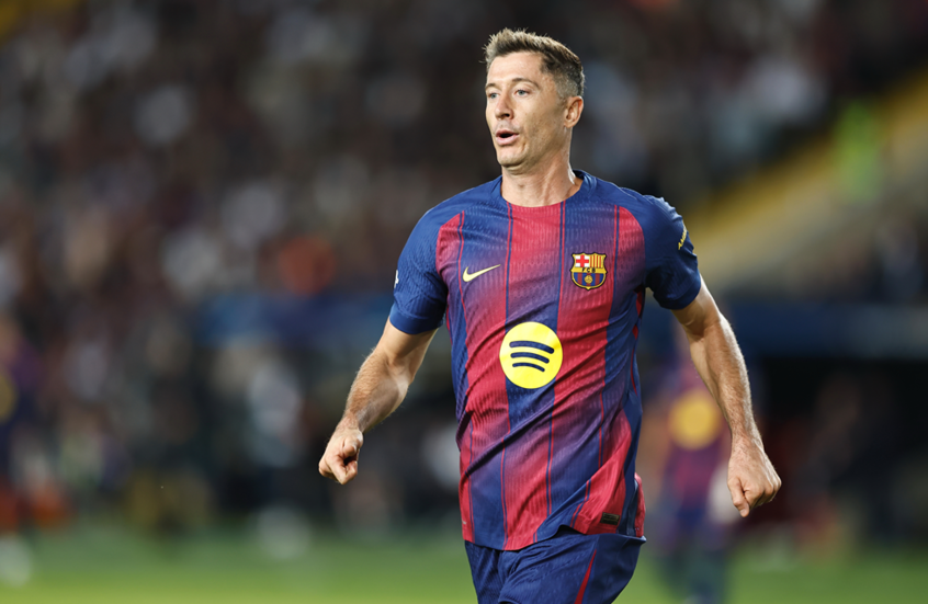 برشلونة يكشف طبيعة إصابة نجمه ليفاندوفسكي