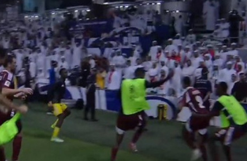 مشاهد مؤسفة في مباراة قطر والإمارات (فيديو)