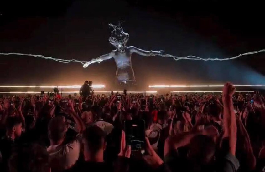 "طقوس غريبة عند الأهرامات".. ضجة واسعة بعد حفل Anyma في مصر