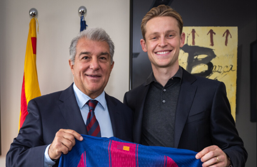 برشلونة يربط نجمه فرينكي دي يونغ بعقد طويل الأمد