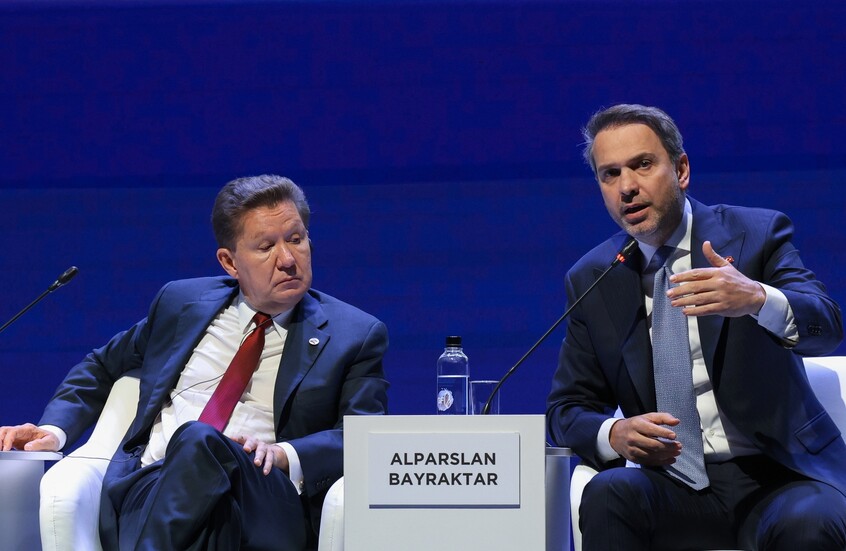 وزير الطاقة التركي: لقاء مثمر مع رئيس "غازبروم" الروسية