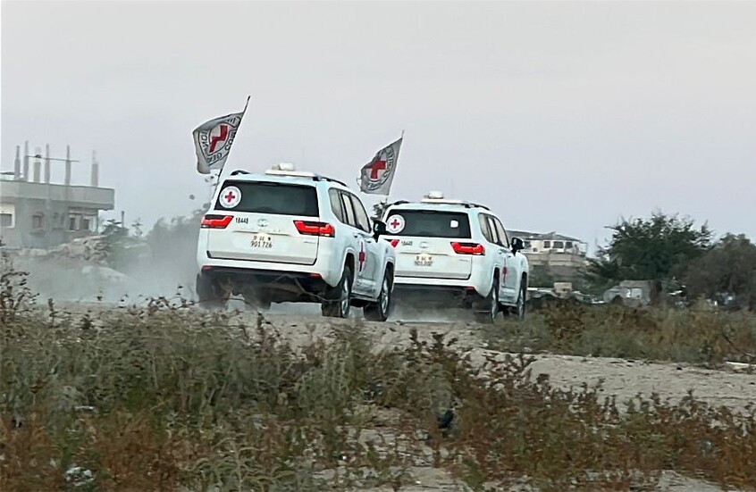 الجيش الإسرائيلي: الصليب الأحمر تسلم جثتين إضافيتين من الأسرى الإسرائيليين في قطاع غزة