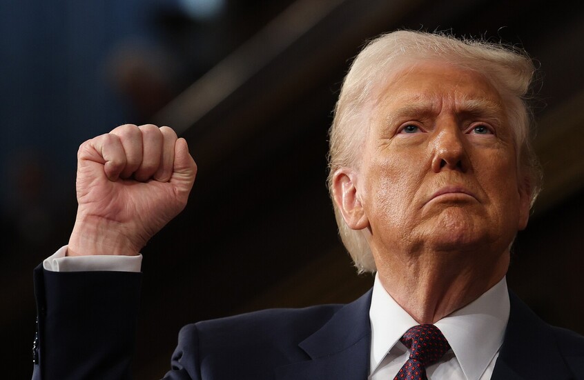 "بوليتيكو": هذه الأسباب دفعت ترامب إلى تغيير موقفه تجاه أوكرانيا