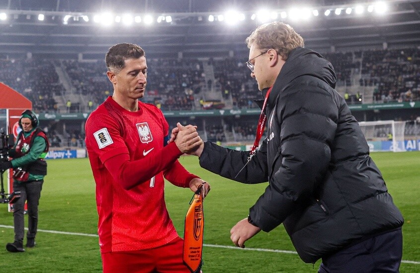 كلاسيكو بلا هداف.. قرار ليفاندوفسكي يغضب برشلونة ويثير الجدل!