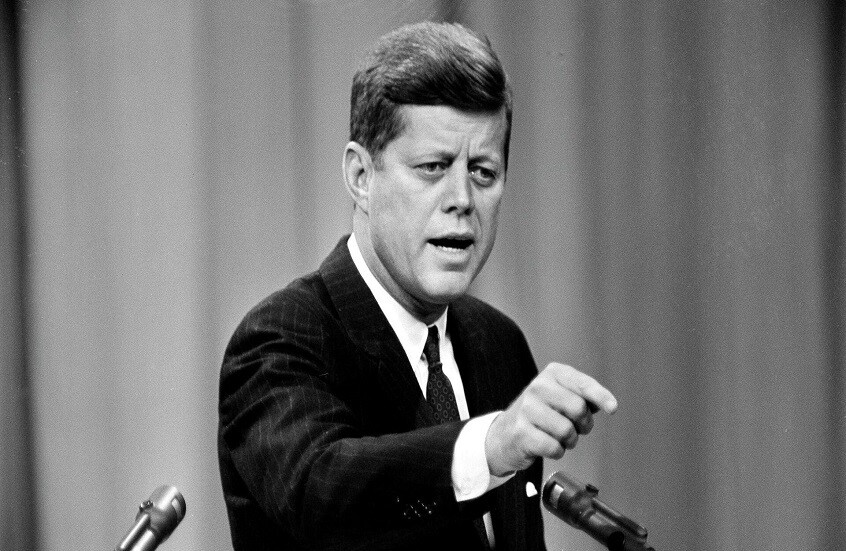 سيناتورة أمريكية تنشر وثائق جديدة هامة حصلت عليها من روسيا عن اغتيال الرئيس كينيدي