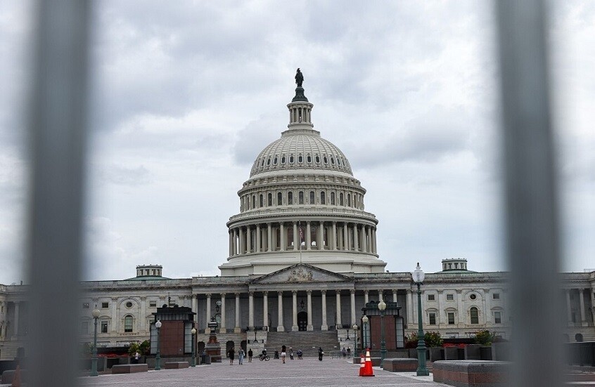 موقع: زعيم الجمهوريين بمجلس الشيوخ الأمريكي يتحدث عن ضرورة فرض عقوبات جديدة على روسيا