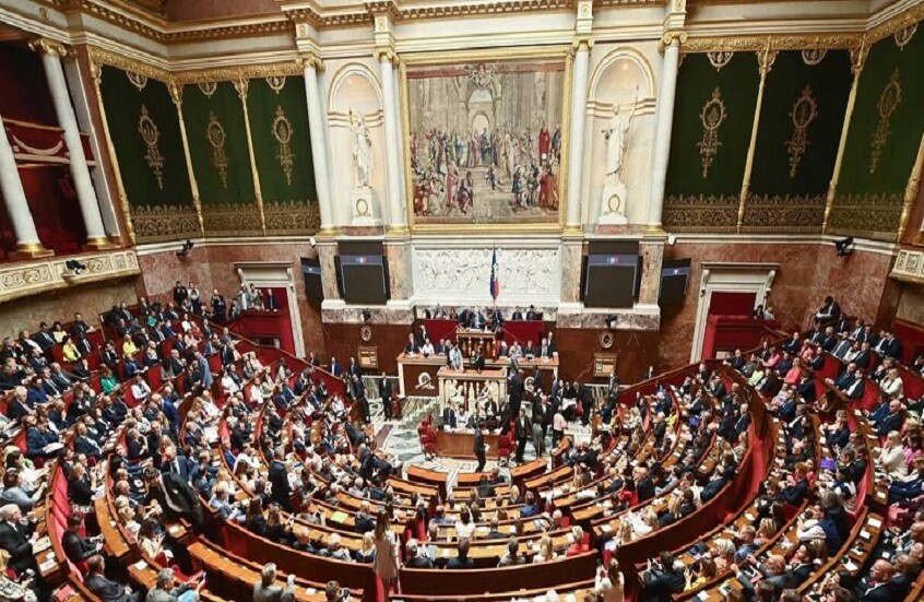 مبادرة فرنسية تنذر بإشعال "توتر" جديد مع الجزائر.. ما علاقة اتفاق 1968؟