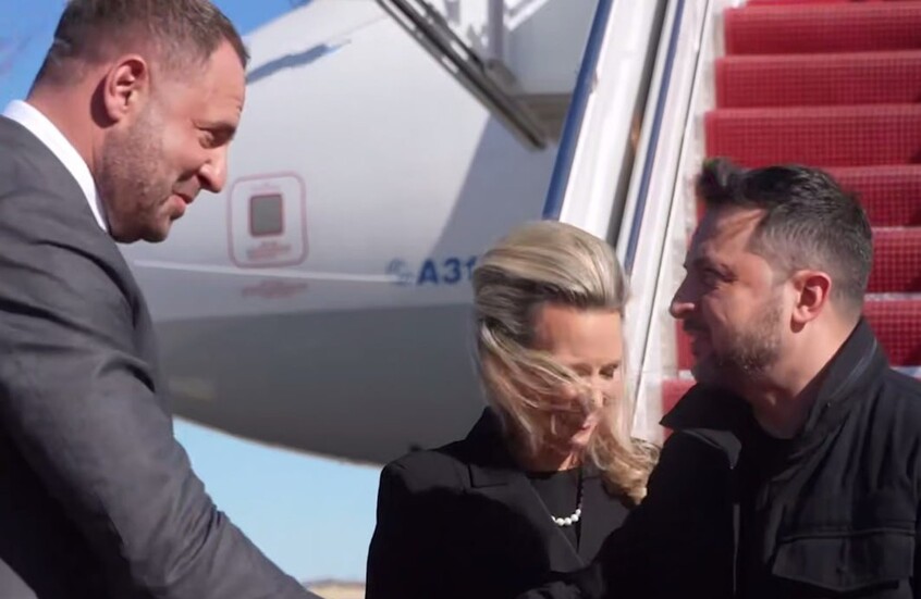 رئيس مكتبه وطاقم طائرته.. استقبال بارد لزيلينسكي في الولايات المتحدة