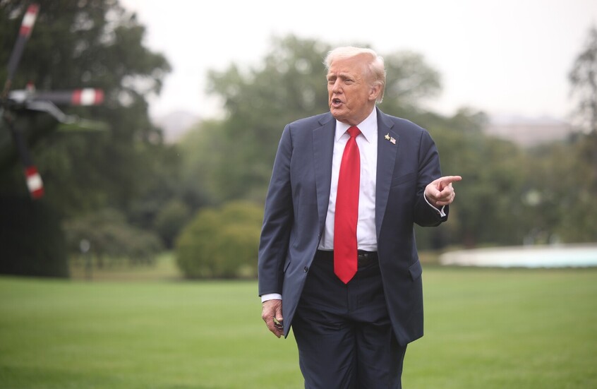 نقابات العمال تقاضي إدارة ترامب: الذكاء الاصطناعي يلاحق منتقدي إسرائيل ويهدد بإلغاء التأشيرات