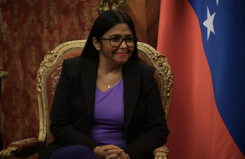 "فنزويلا موحدة حوله".. نائبة الرئيس تنفي تقارير عن مفاوضات معها لإزاحة مادورو