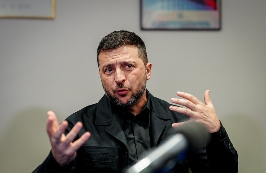 زيلينسكي يتفقد صواريخ "توماهوك" قبل محادثاته مع ترامب