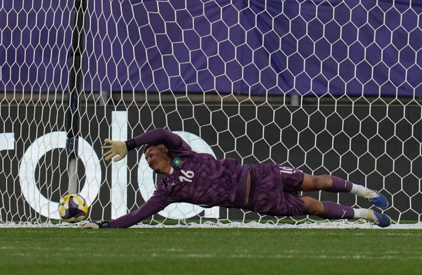 أغرب واقعة في تاريخ كأس العالم للشباب.. المغرب يستعين بثلاثة حراس للإطاحة بفرنسا (فيديو)