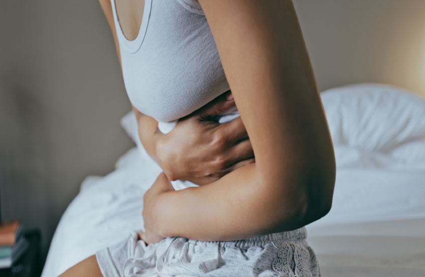 ليست كلها مرتبطة بما تأكله.. 5 أسباب خفية وراء الانتفاخ المزعج