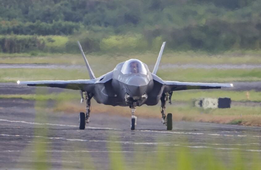 "أ ب": الجيش الأمريكي اعتقل ناجين بعد غارة على سفينة يشتبه في أنها تنقل مخدرات بمنطقة البحر الكاريبي