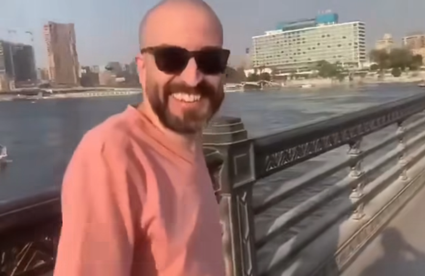 مصر.. موقف مفاجئ لأسير فلسطيني محرر يشعل السوشيال ميديا