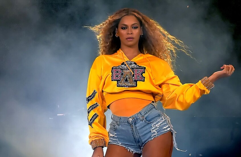 تداول صور للنجمة العالمية بيونسيه بالحجاب في الدوحة