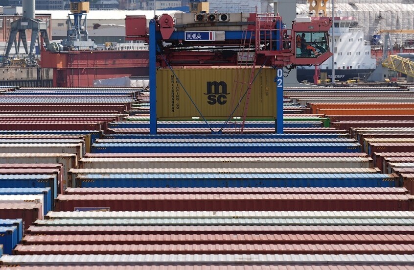 الولايات المتحدة تدرس إلغاء الرسوم الجمركية عن بعض السلع