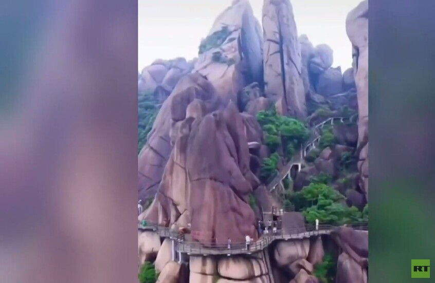 الصين.. افتتاح أطول سلم متحرك في العالم