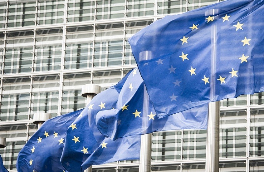 "بلومبرغ": الأوروبيون يبحثون سبل مواجهة "تأثير" بوتين على ترامب