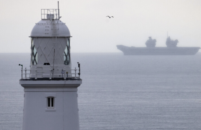 هجوم جديد قبالة سواحل اليمن: استهداف سفينة بمقذوف مجهول شرق عدن