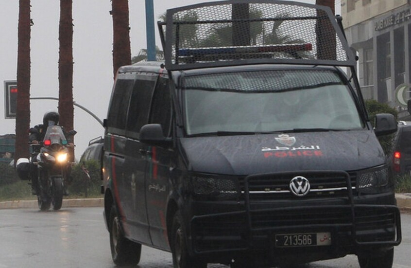 حادثة تهز الرأي العام.. شرطي مغربي يقتل سيدة بسلاحه الوظيفي ويحاول الانتحار برصاصة في الرأس