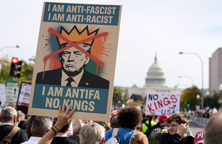 "لا للملوك".. 7 ملايين أمريكي يشاركون في أضخم مسيرات مناهضة لترامب