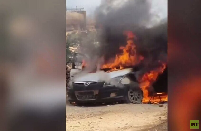 الضفة الغربية.. مستوطنون إسرائيليون يحرقون مركبات مزارعين فلسطينيين
