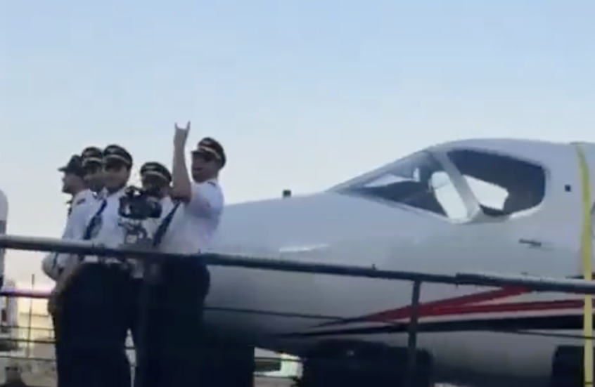 "مستر بيست" يظهر في شوارع الرياض بطائرته الخاصة ويشعل تفاعلا