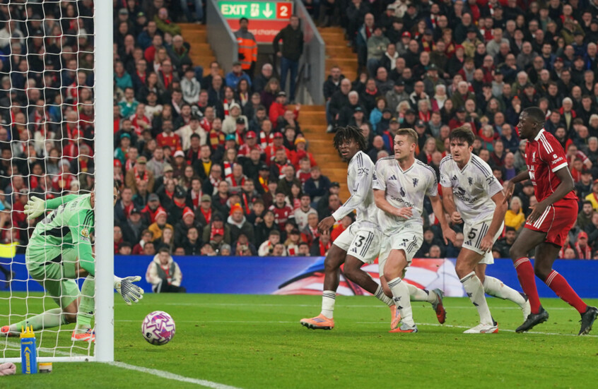 ماغواير يهدي مانشستر يونايتد فوزا ثمينا على ليفربول