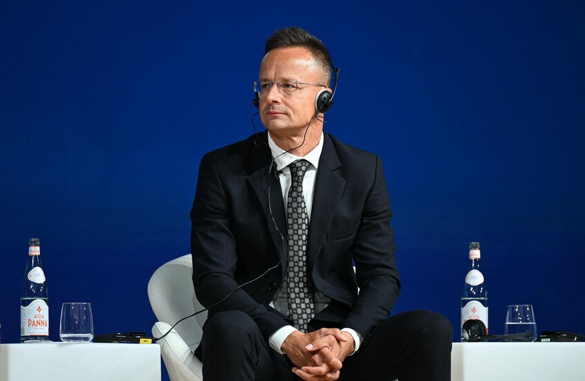 وزير خارجية هنغاريا يعارض مواصلة تقديم المساعدات العسكرية الأوروبية لأوكرانيا