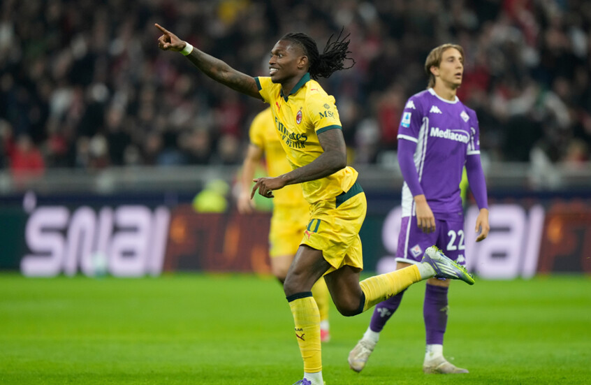 ميلان يقلب تأخره أمام فيورنتينا ويعتلي صدارة الدوري الإيطالي