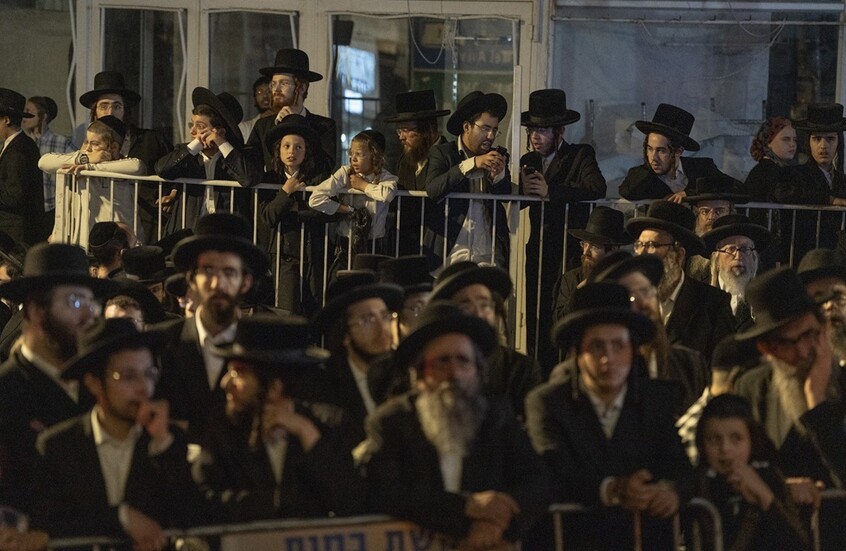 "اضطهاد".. آلاف الحريديم يحتجون ضد التجنيد الإجباري في الجيش أمام قنصلية تل أبيب في نيويورك