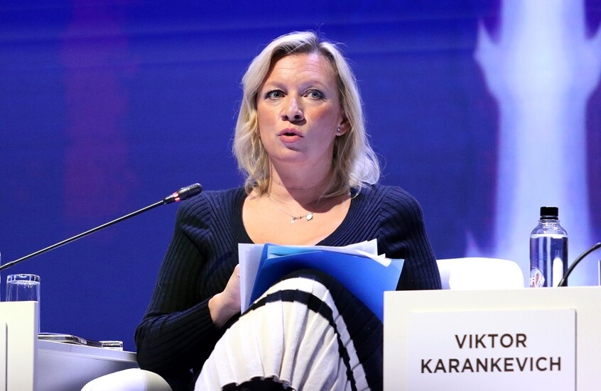 زاخاروفا: زيلينسكي ليس تابعا فحسب بل يتحكم فيه "حزب الحرب" عن بعد