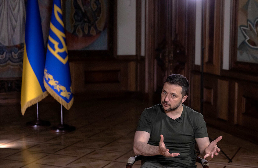زيلينسكي يطرق باب "الرادا" لتمديد الأحكام العرفية والتعبئة العامة في أوكرانيا