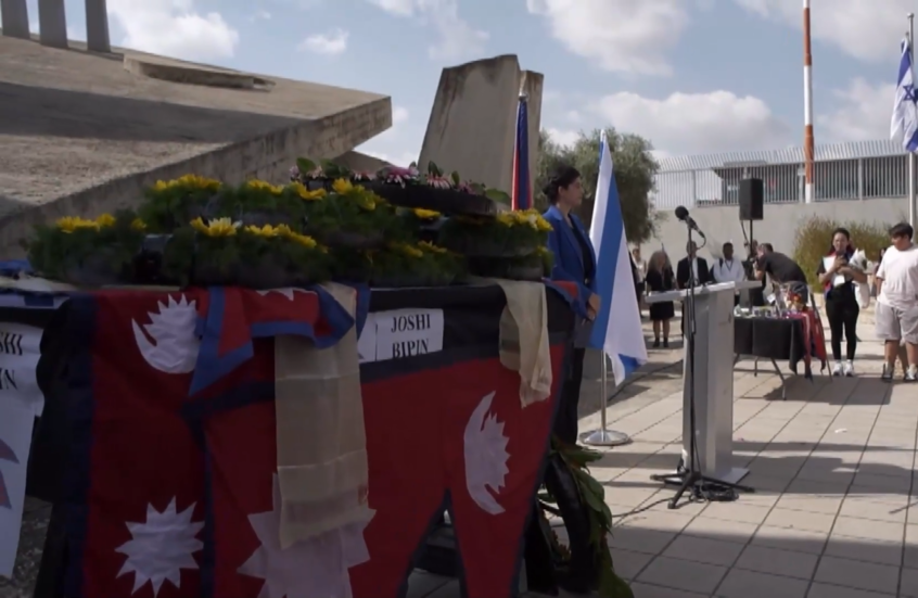 تل أبيب.. تأبين جثمان الرهينة النيبالي قبيل نقله إلى بلاده ليوارى الثرى