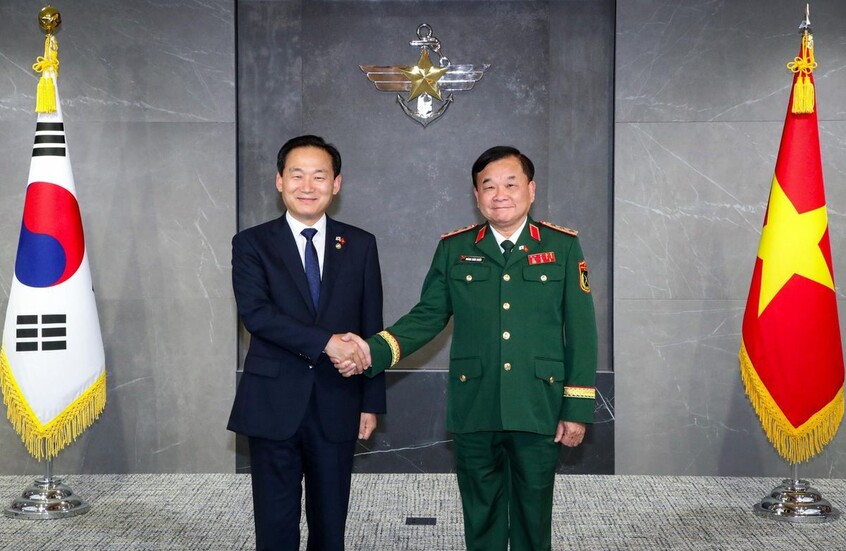 ماذا فعل؟.. سيئول تحتج على "سلوك غير لائق" لنائب وزير الدفاع الفيتنامي خلال حفل عشاء