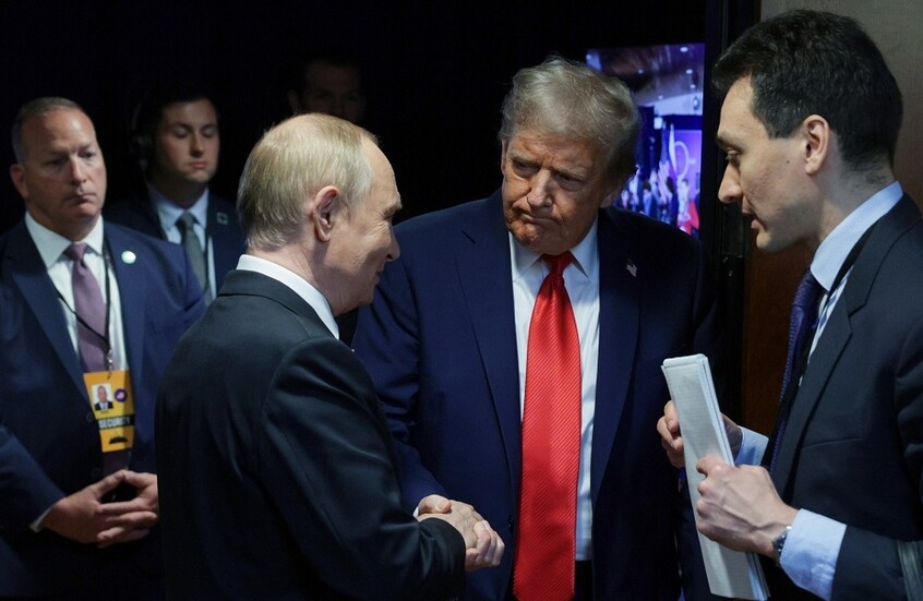 "بوليتيكو": زعماء أوروبيون يريدون حضور اجتماع بوتين وترامب