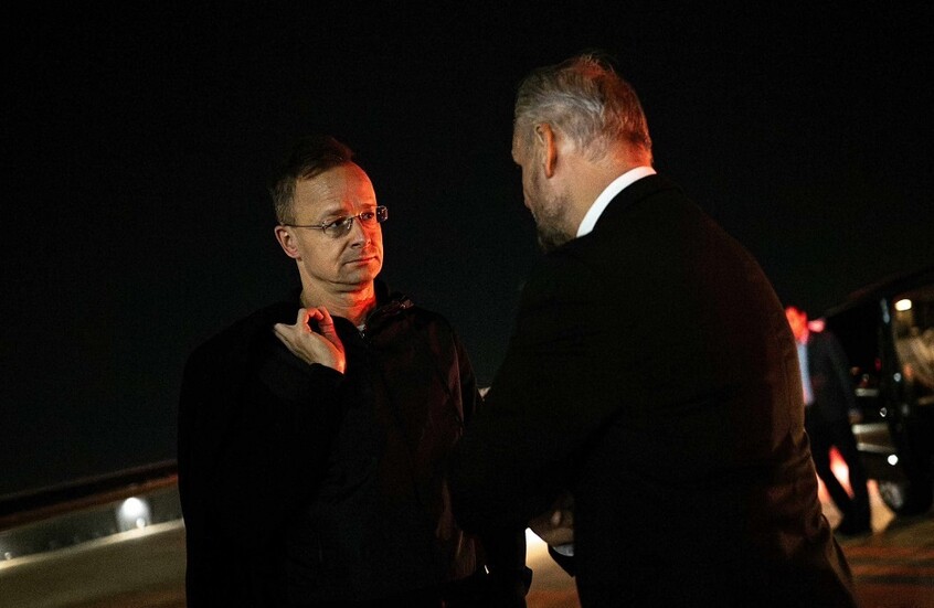 وزير الخارجية الهنغاري يصل إلى واشنطن للتحضير لزيارة ترامب إلى بودابست