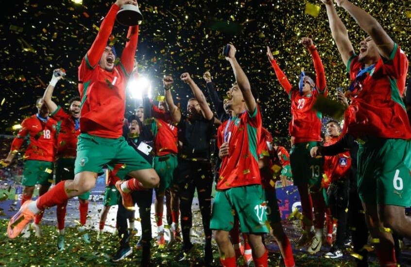 المنتخب المغربي للشباب يصل الدار البيضاء وسط احتفالات شعبية ورسمية