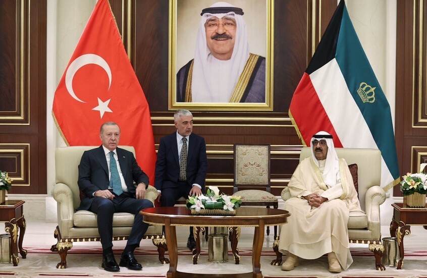 أردوغان يصل إلى الكويت في مستهل جولة تشمل 3 دول خليجية (فيديو)