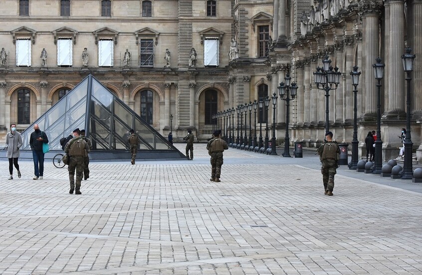 مدير متحف اللوفر يقدر الأضرار الناجمة عن السرقة بأكثر من 80 مليون يورو